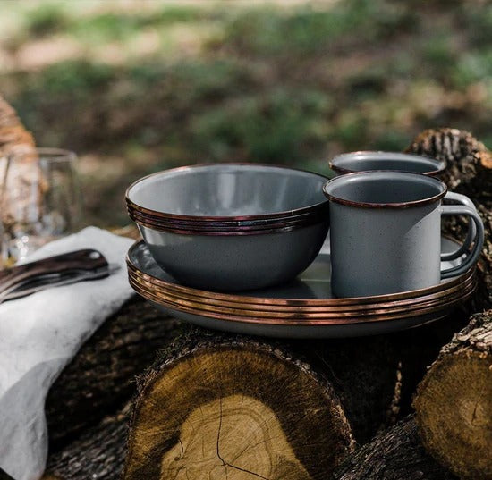 Barebones Dining